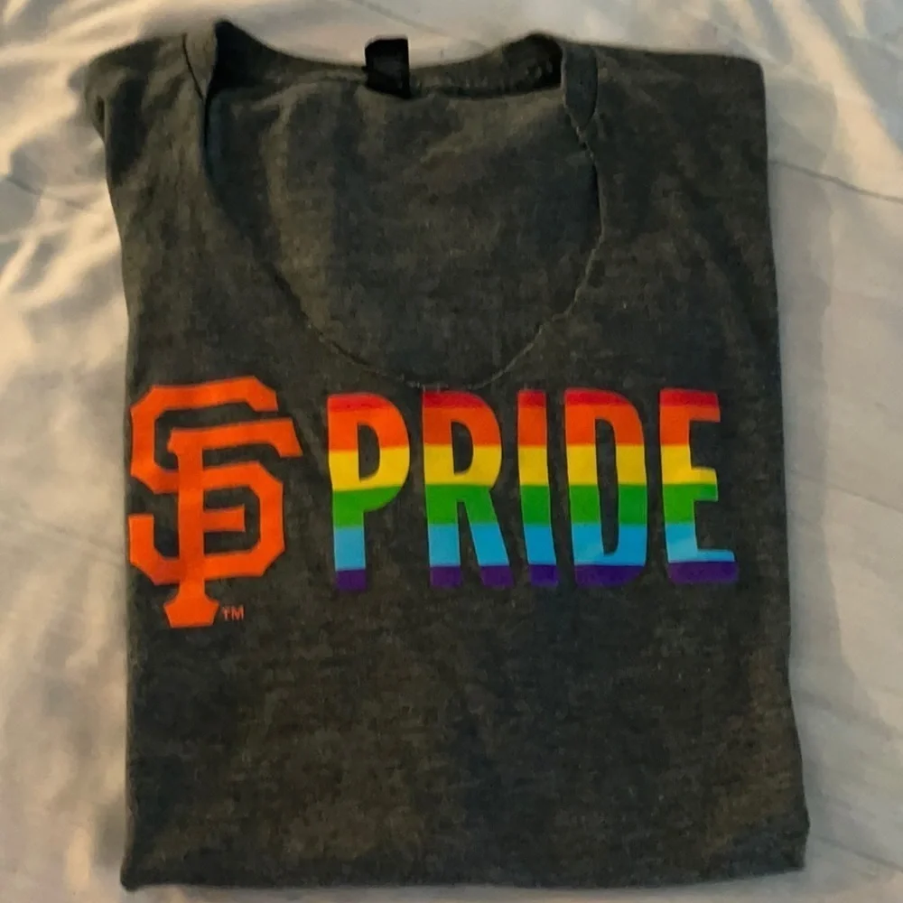 Rare SF Giants Pride Tee, Size Large